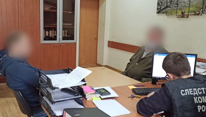 Под Татищевом в квартире нашли труп с раной в груди