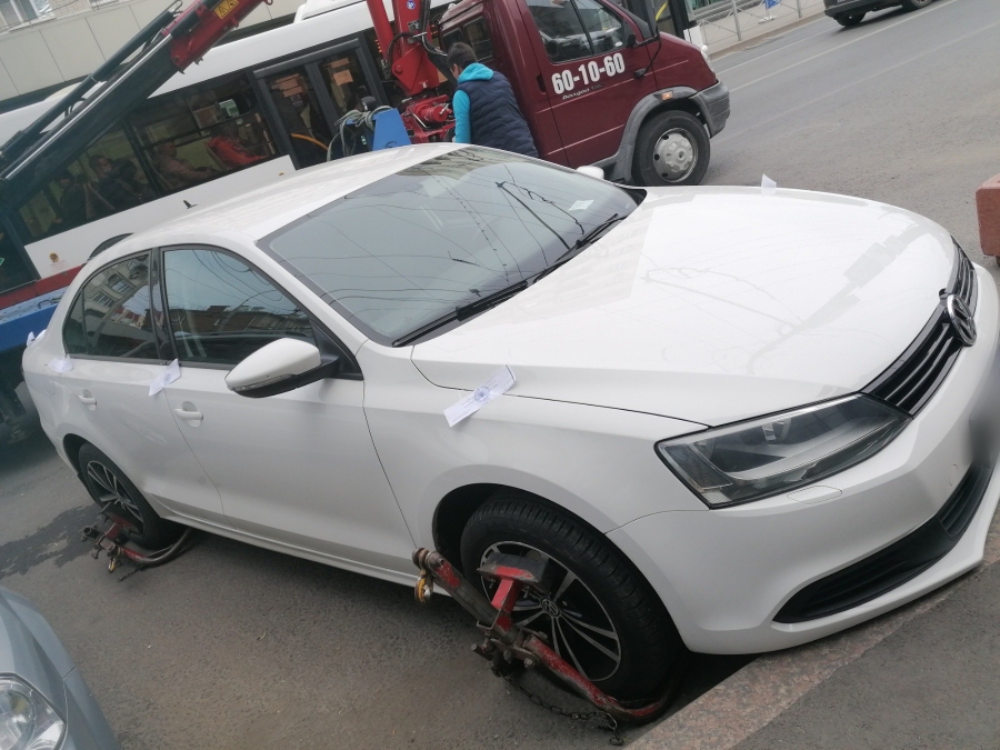 У саратовца арестовали «Фольксваген» из-за долга по кредиту свыше 600 тысяч рублей