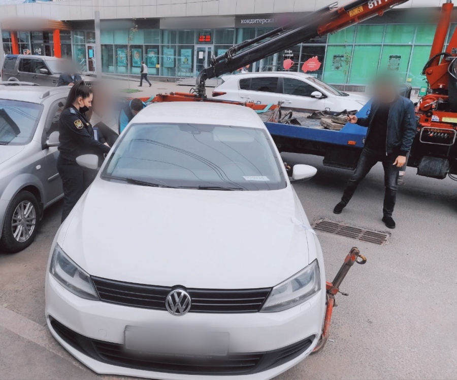 У саратовца арестовали «Фольксваген» из-за долга по кредиту свыше 600 тысяч рублей