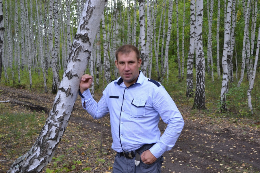 В Хвалынске сотрудник МЧС спас людей при ДТП и потушил машину