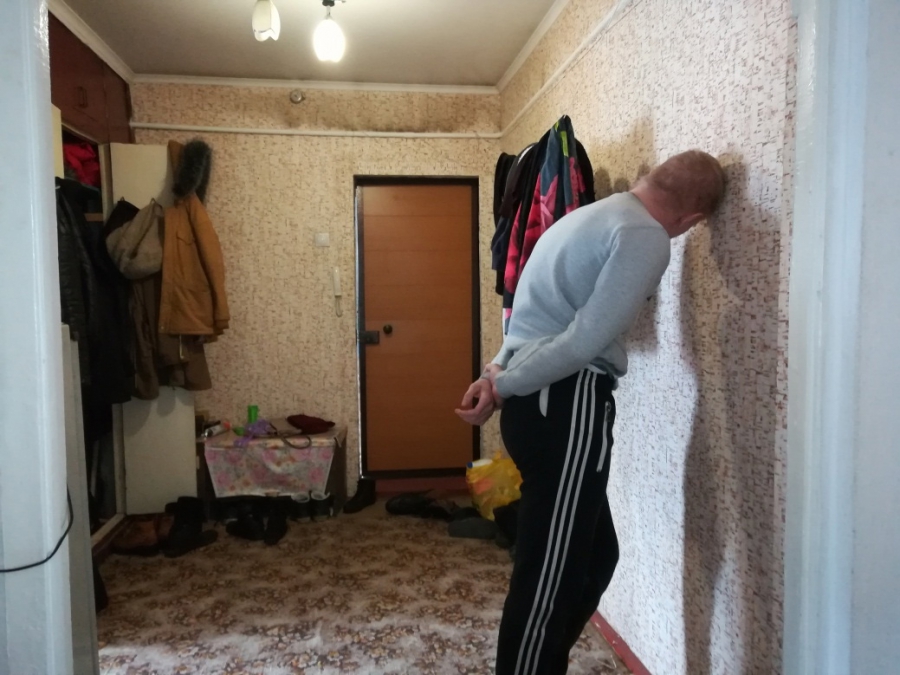 Саратовец прикинулся проституткой и похитил деньги у жителя Алтая