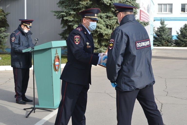 В Саратове работники уголовного розыска отмечают профессиональный праздник