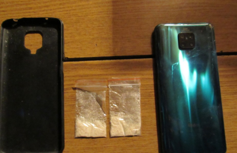 Трех жителей Энгельса подозревают в распространении синтетических наркотиков