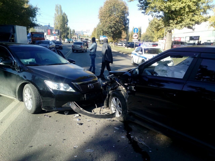 На 3-й Дачной пассажирка кроссовера пострадала в массовой аварии