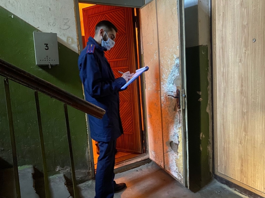 В квартире на СХИ нашли окровавленный труп женщины