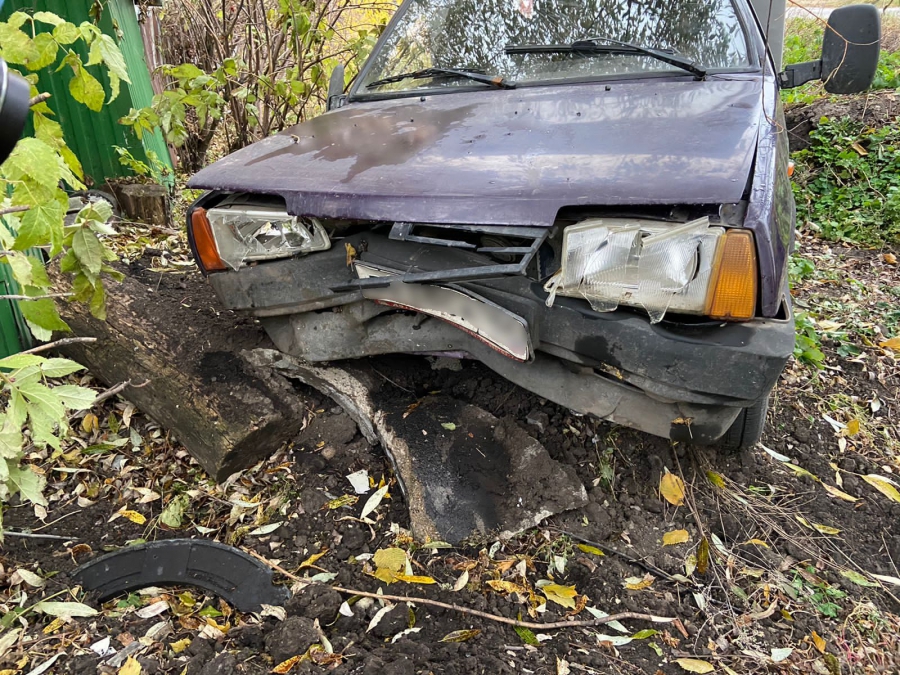 Парень угнал из Светлого фургон и разбил о бетонный блок