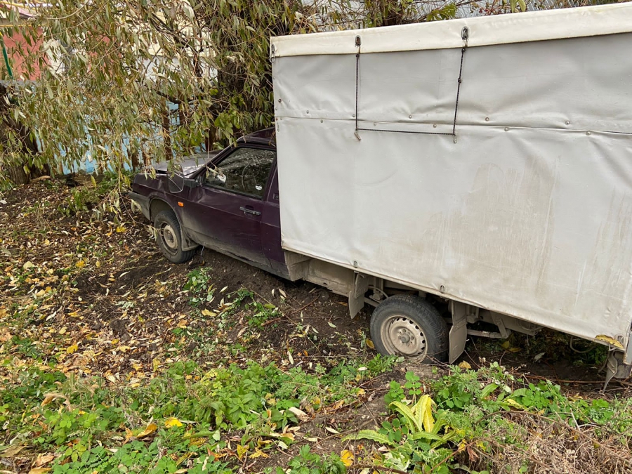 Парень угнал из Светлого фургон и разбил о бетонный блок