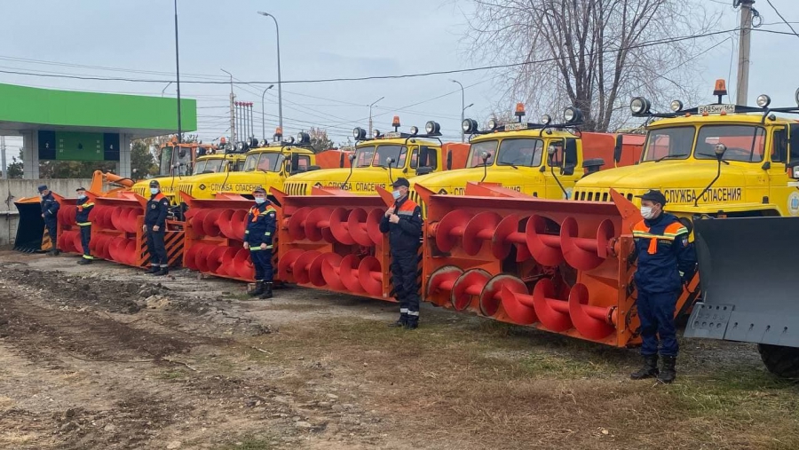 Бусаргин проверил готовность отряда тяжелой спецтехники к зиме