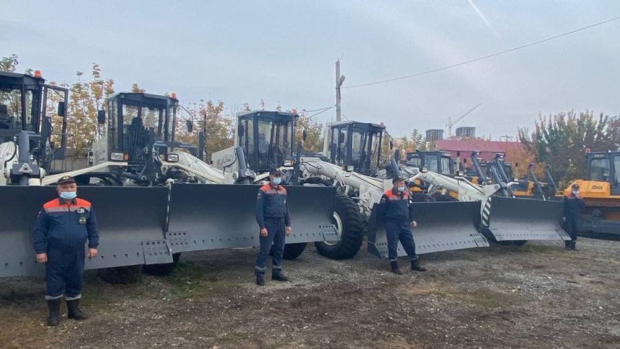 Бусаргин проверил готовность отряда тяжелой спецтехники к зиме