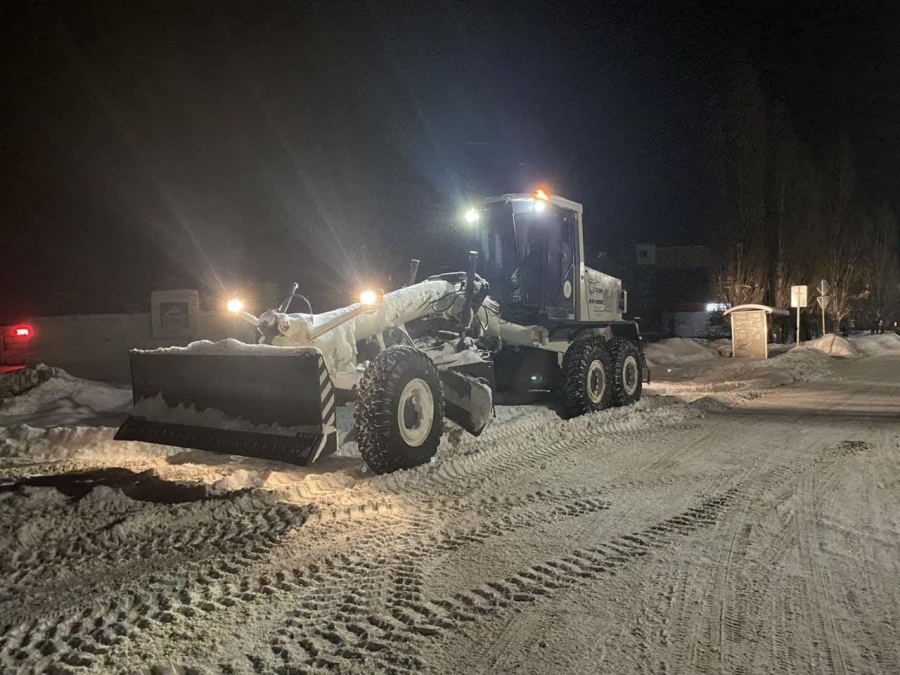 Бусаргин проверил готовность отряда тяжелой спецтехники к зиме
