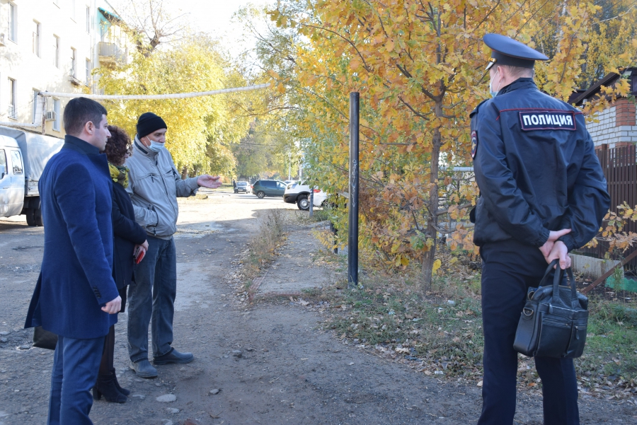В Волжском районе за день снесли 6 незаконных шлагбаумов и заграждений