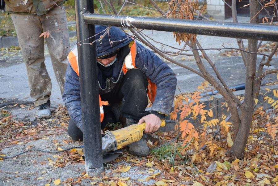В Волжском районе за день снесли 6 незаконных шлагбаумов и заграждений