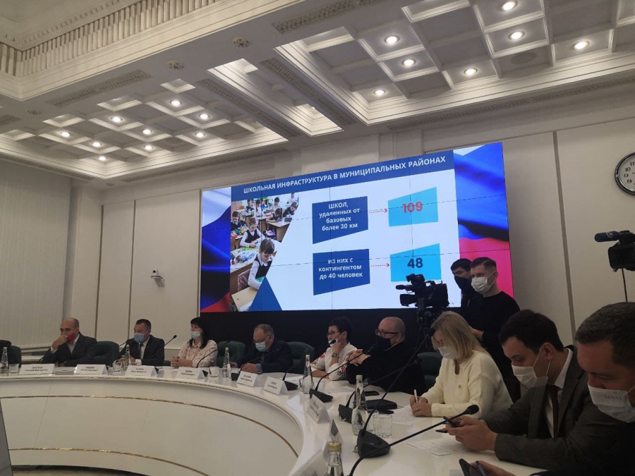 И.о. министра образования Орлов пообещал не сокращать малокомплектные школы региона