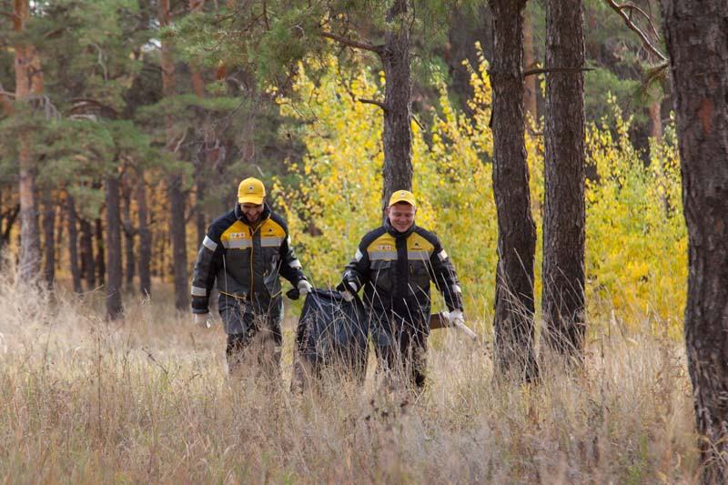 Волонтеры Саратовского НПЗ провели экологическую акцию «Чистый лес»
