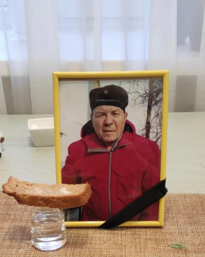 Министр Костин сообщил о смерти отца