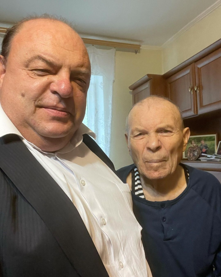 Министр Костин сообщил о смерти отца