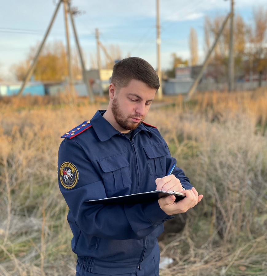В Энгельсском районе возле тропинки нашли тело 62-летней женщины