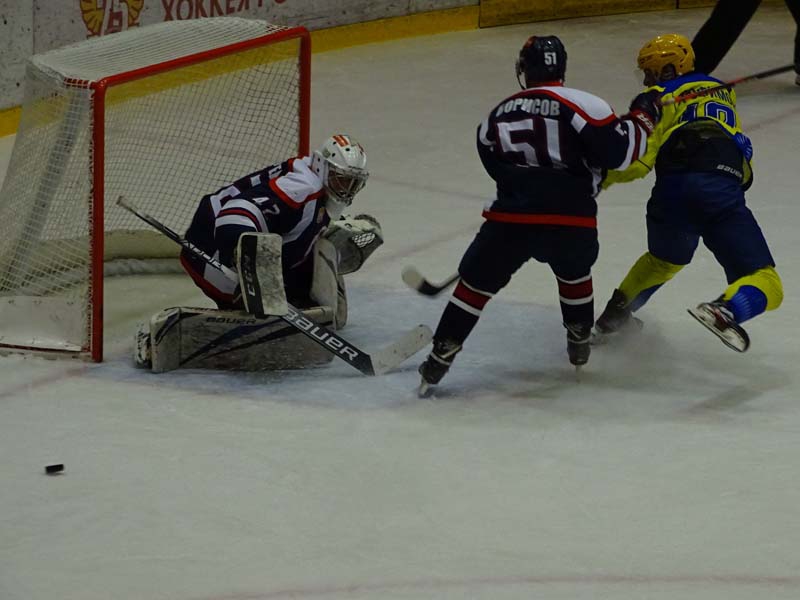 «Кристалл» забил всего одну шайбу «Челнам»