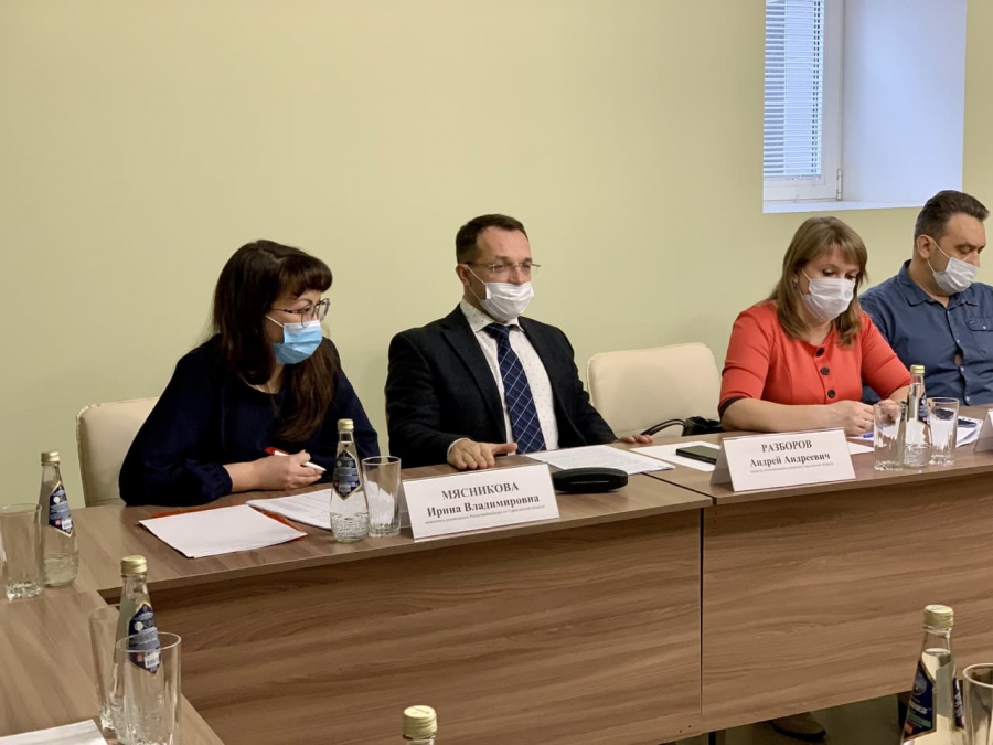 Предприниматели просят усилить информирование граждан о QR-кодах и сделать правила едиными для всех