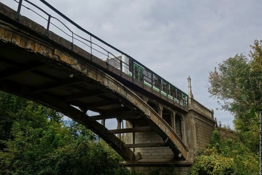 В селе под Саратовом разрушается мост времен царской России