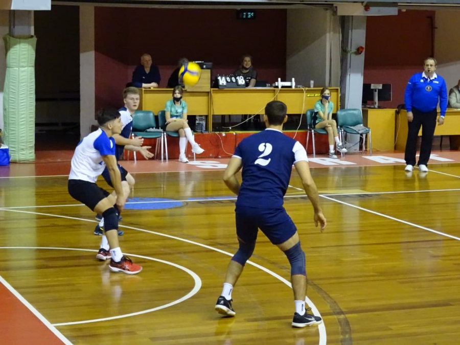 Саратовские волейболисты сыграли и победили в «Звездном»