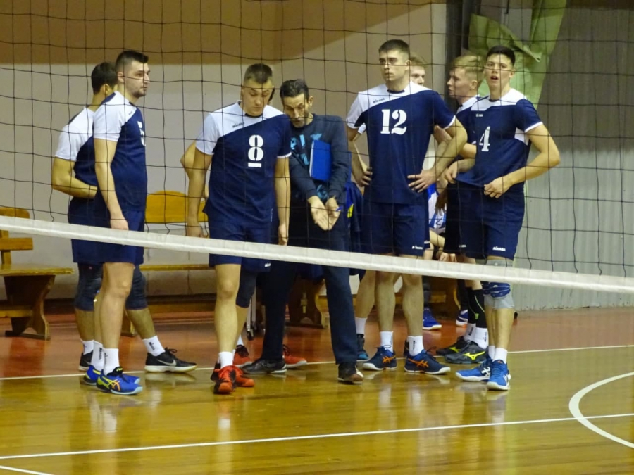 Саратовские волейболисты сыграли и победили в «Звездном»