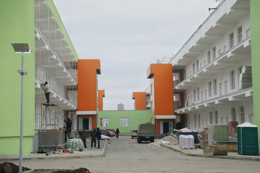 В новом инфекционном центре Саратова размещают аппараты ИВЛ