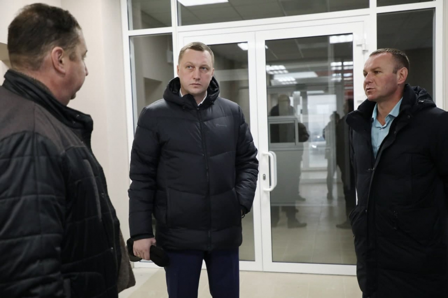 В новом инфекционном центре Саратова размещают аппараты ИВЛ