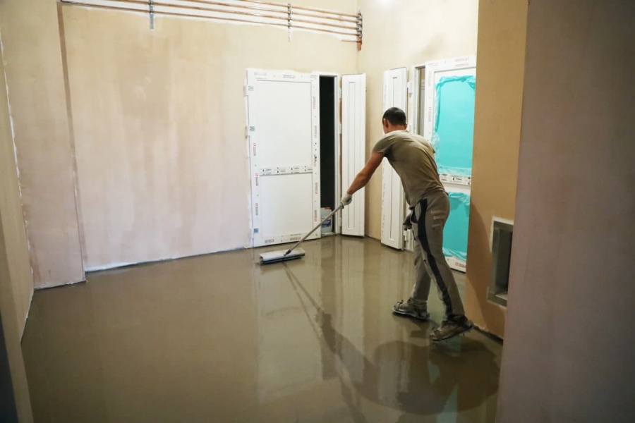 В новом инфекционном центре Саратова размещают аппараты ИВЛ