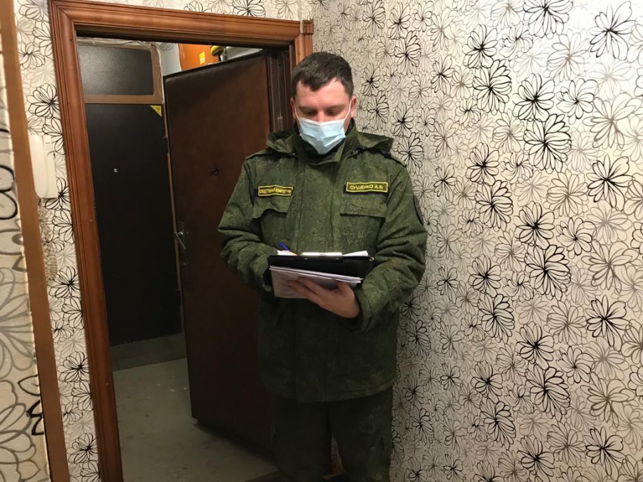 На Азина женщина нашла в квартире окровавленный труп мужа