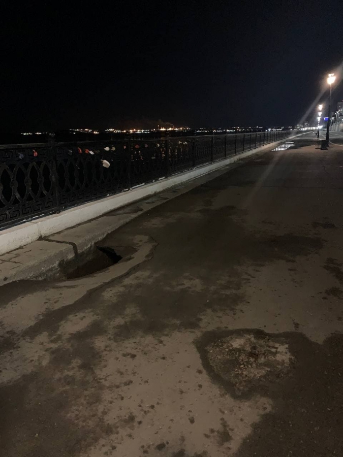 На отремонтированном участке набережной Саратова провалился асфальт