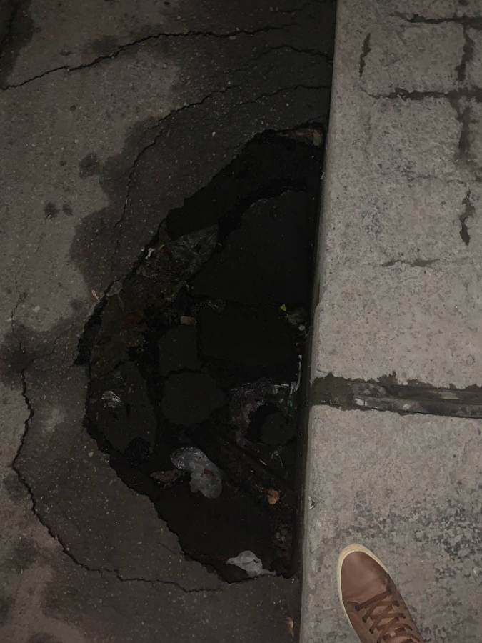 На отремонтированном участке набережной Саратова провалился асфальт