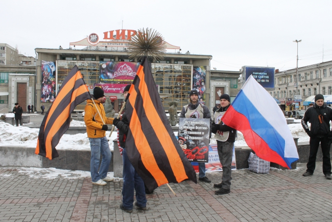 Саратовцы вышли на митинг поддержать жителей Крыма