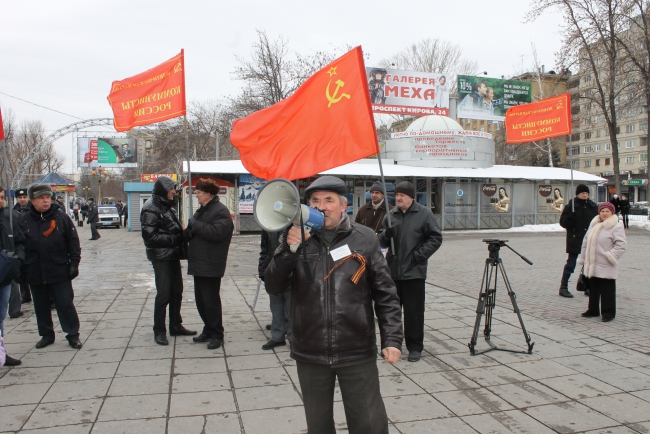 Саратовцы вышли на митинг поддержать жителей Крыма