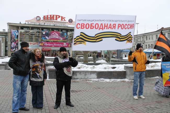 Саратовцы вышли на митинг поддержать жителей Крыма