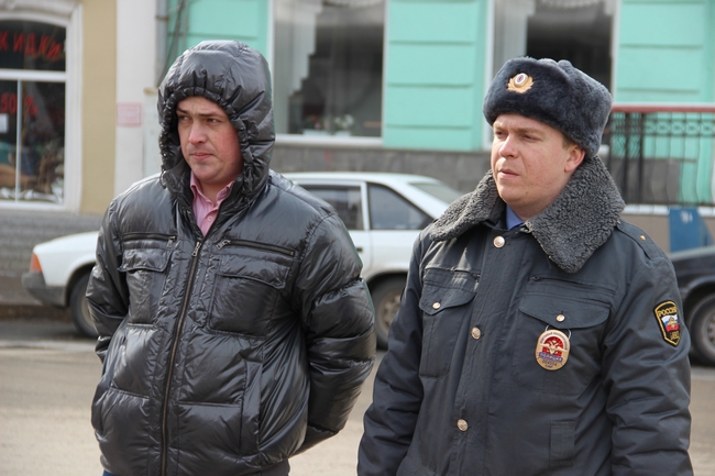 Коммунисты начали «разогревать» Саратов пикетами