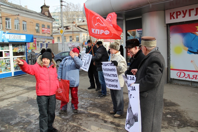 Коммунисты начали «разогревать» Саратов пикетами