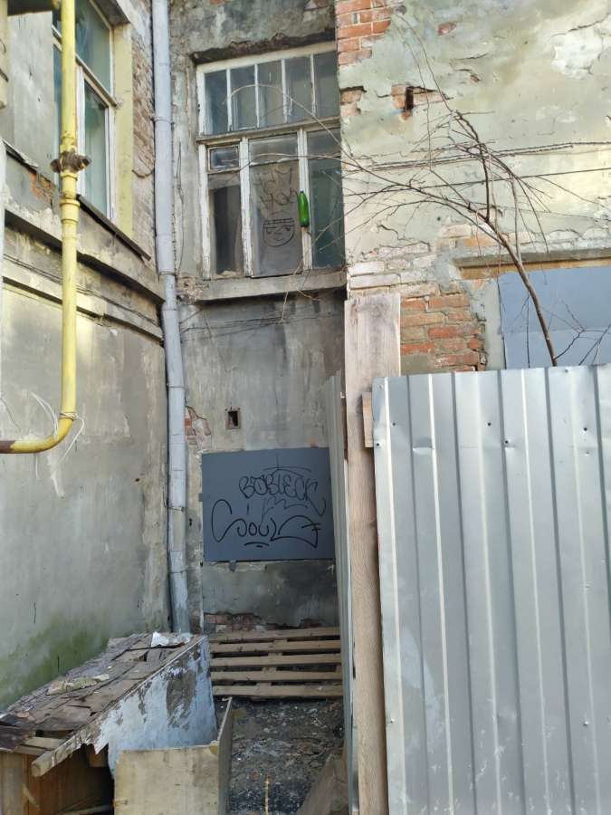 В Саратове начал рушиться Дом Яхимовича. Жильцы соседнего здания бьют тревогу