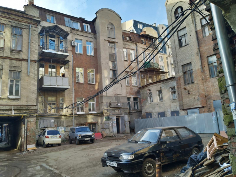 В Саратове начал рушиться Дом Яхимовича. Жильцы соседнего здания бьют тревогу