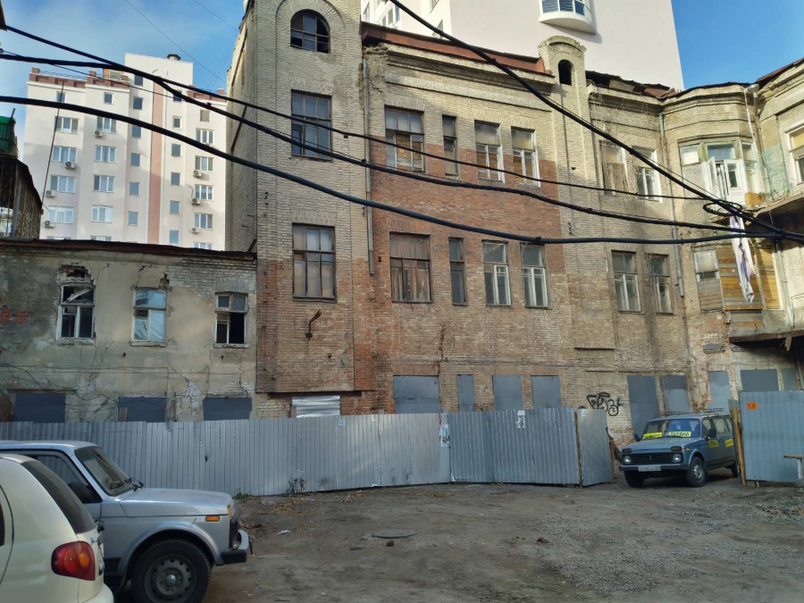 В Саратове начал рушиться Дом Яхимовича. Жильцы соседнего здания бьют тревогу