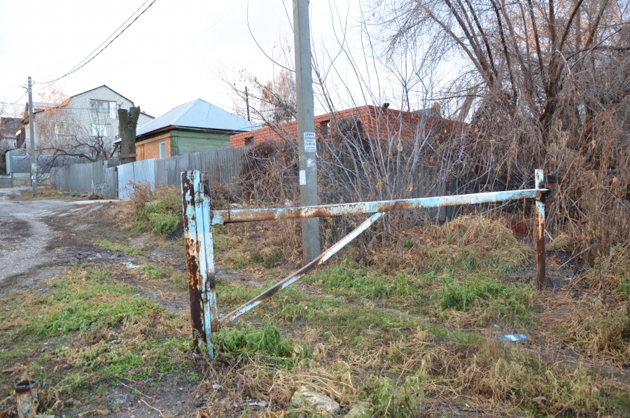 В Заводском районе снесли незаконные заграждения и шлагбаум