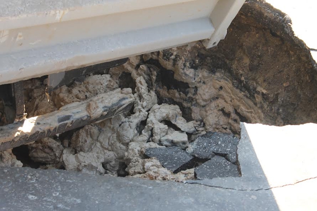 Водитель провалившегося МАЗа считает, что под Рабочей размыло грунт