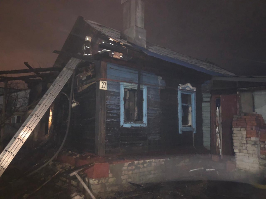 Ночной пожар на Амурском проезде унес жизнь 83-летней женщины