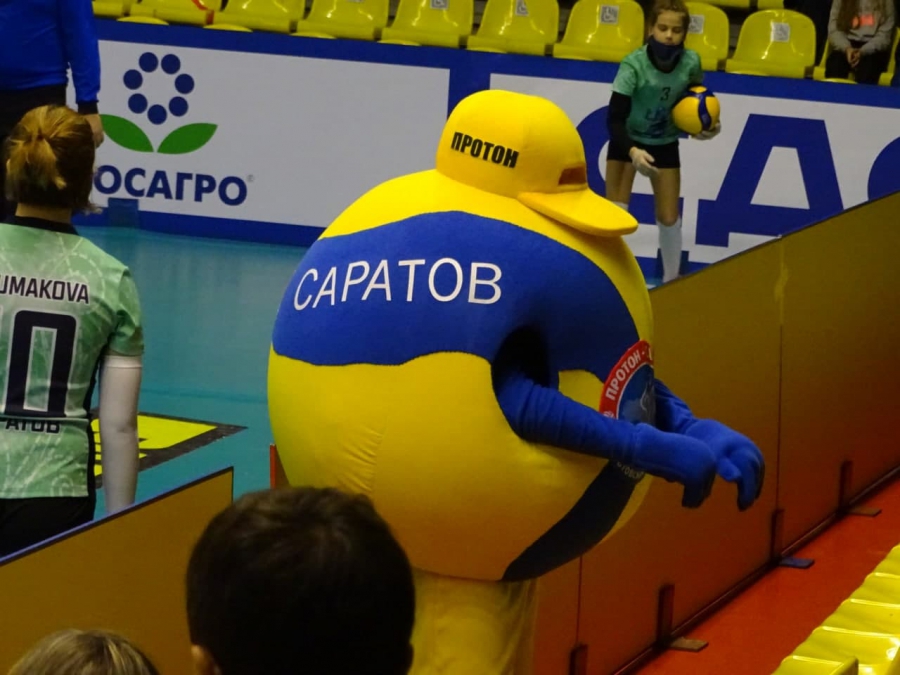 Саратовские волейболистки проиграли ученицам Николая Карполя