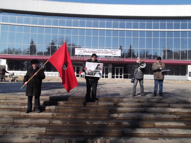 Участники митинга в Саратове обличали земляков, поддерживающих Крым
