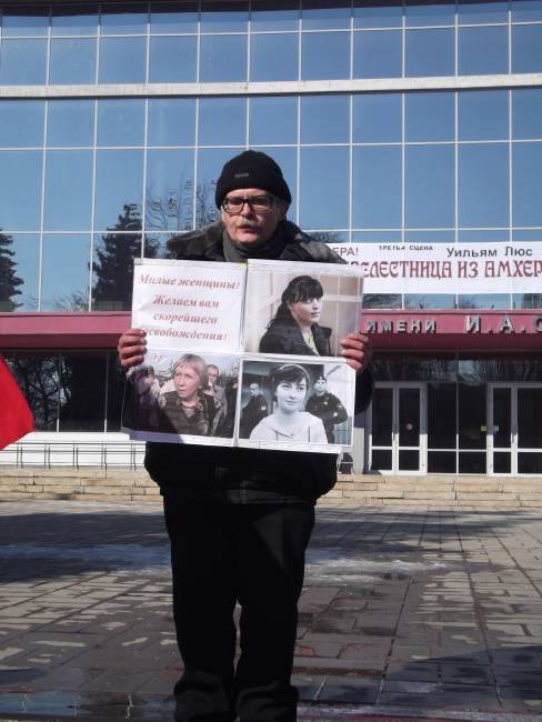 Участники митинга в Саратове обличали земляков, поддерживающих Крым