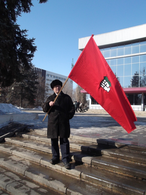 Участники митинга в Саратове обличали земляков, поддерживающих Крым