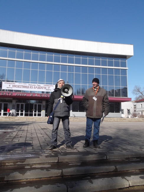 Участники митинга в Саратове обличали земляков, поддерживающих Крым