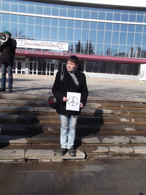 Участники митинга в Саратове обличали земляков, поддерживающих Крым