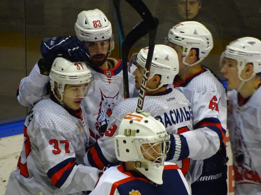 «Кристалл» забросил шесть шайб в ворота чемпиона Лиги